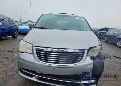 2013 Chrysler Town & Country Touring z USA, uszkodzony, nr VIN 2C4RC1BG5DR775839